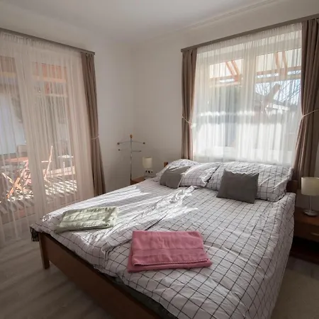 Apartment K33 *